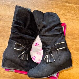 SO Kelsea Boots Girl's 3 Faux Suede Black Slouch Design 1 3/4" Platform Heel